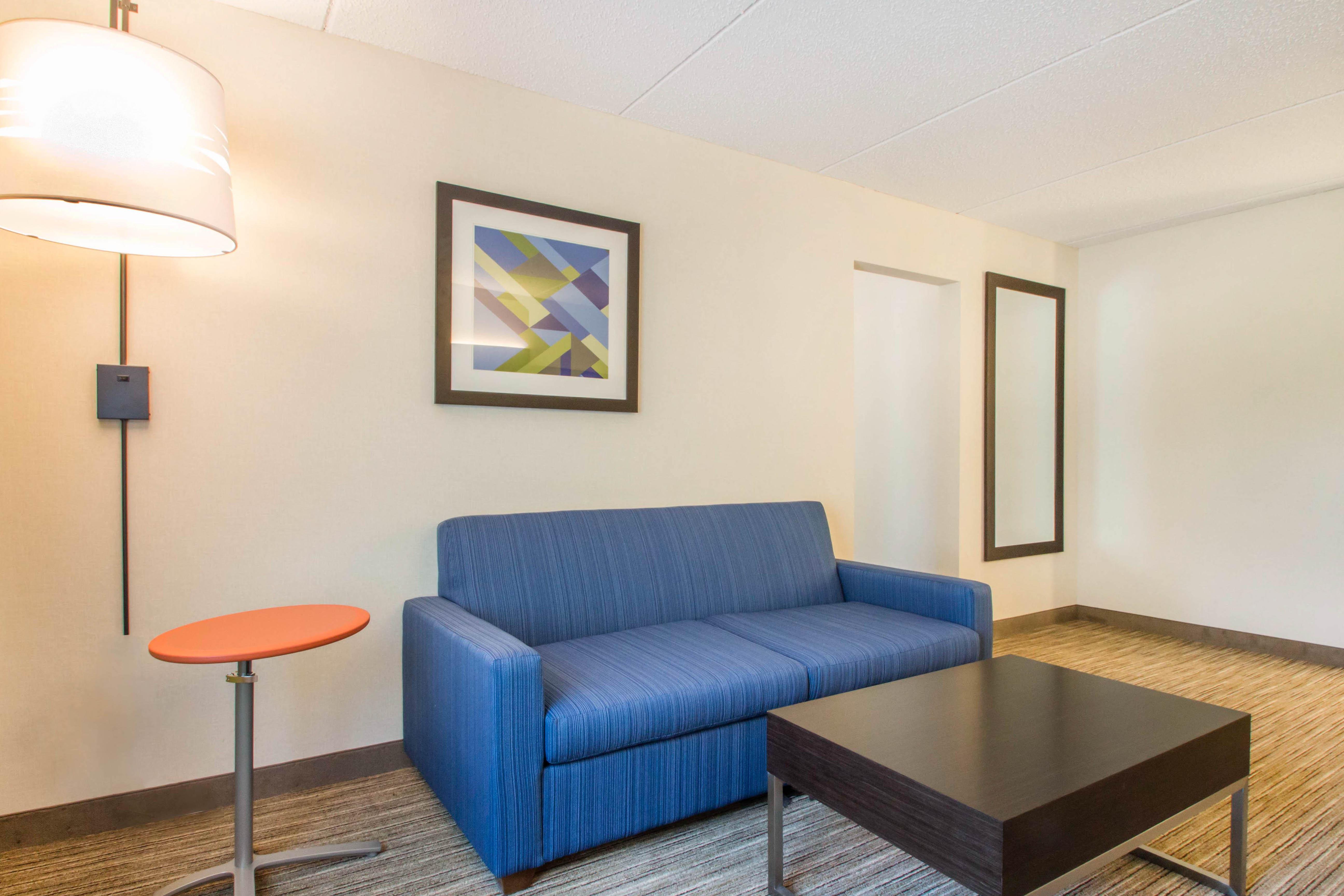 Holiday Inn Express & Suites - Albany Airport - Wolf Road By Ihg Exterior foto