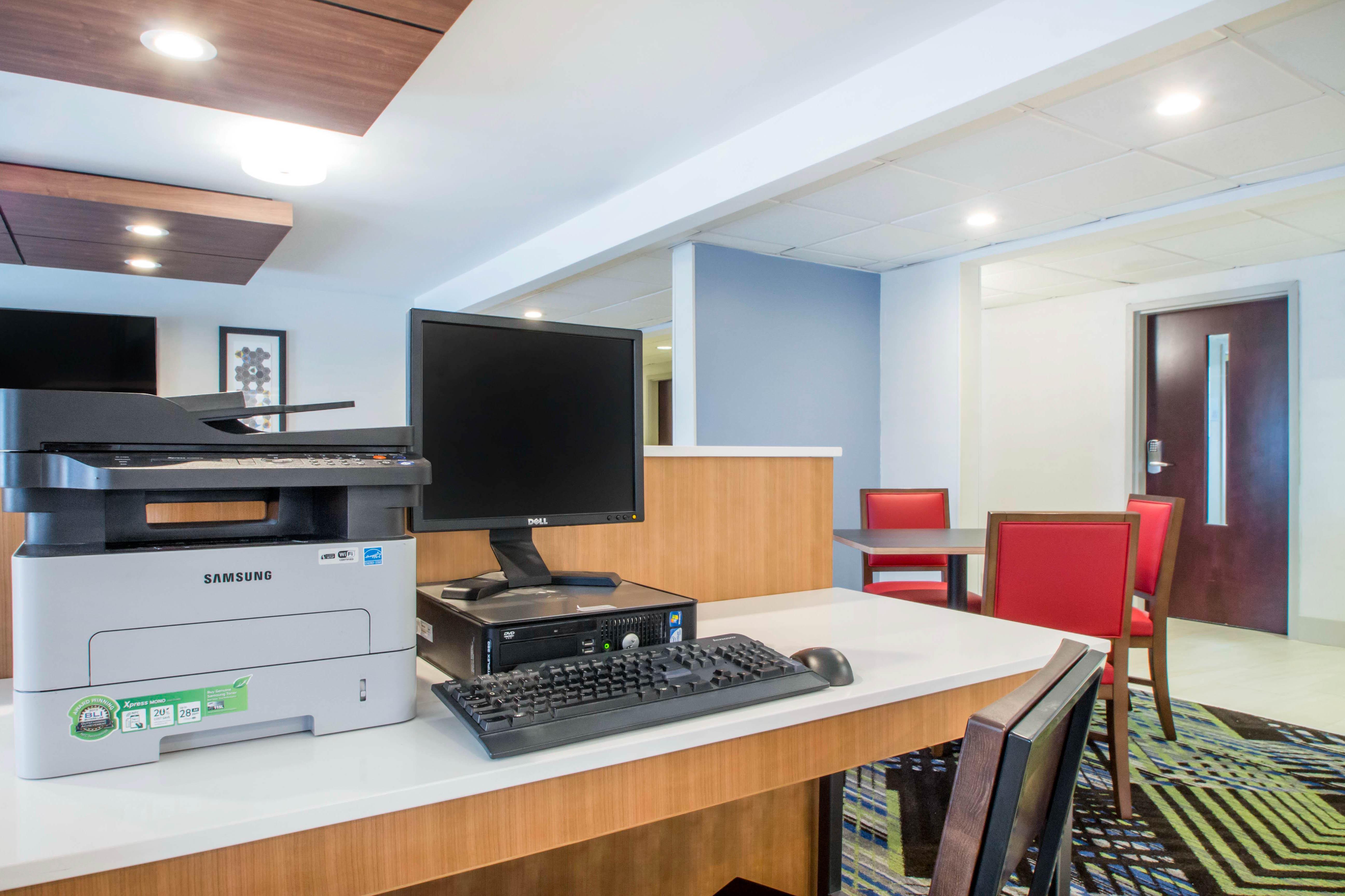 Holiday Inn Express & Suites - Albany Airport - Wolf Road By Ihg Exterior foto
